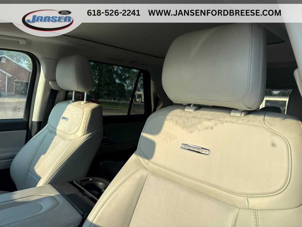 Used 2025 Ford Expedition Platinum AWD/4WD image 11