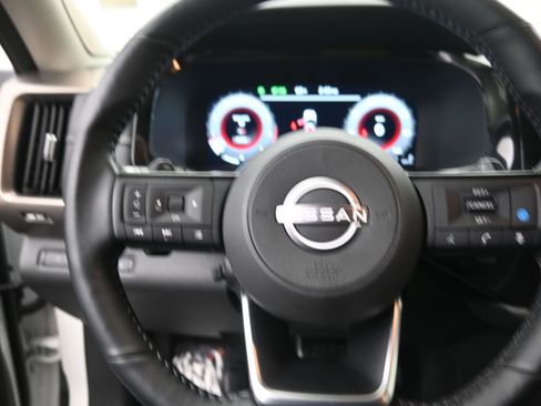 Used 2024 Nissan Pathfinder Platinum image 23