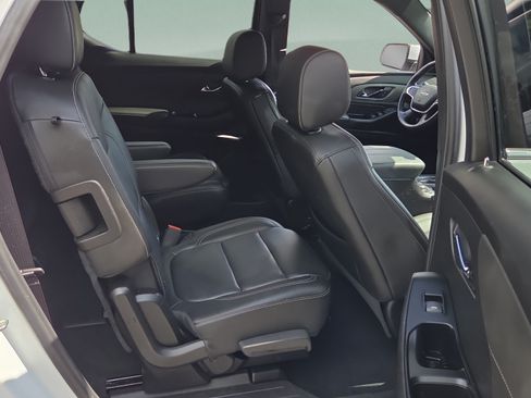 Certified 2023 Chevrolet Traverse LT FWD image 14