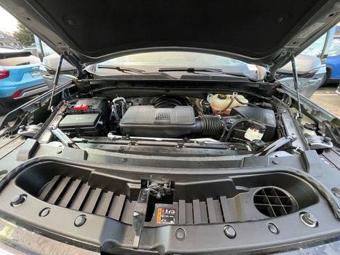 Used 2022 Chevrolet Suburban LT w/ Luxury Package image 20