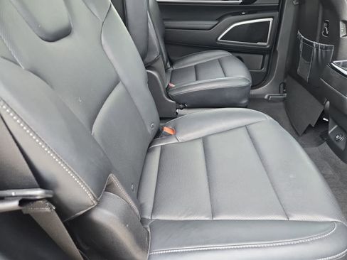 Certified 2023 Kia Telluride S w/ S Sunroof Package AWD/4WD image 19
