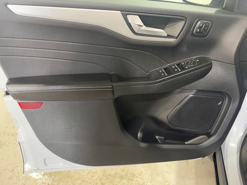 Used 2025 Ford Escape Platinum AWD/4WD image 16