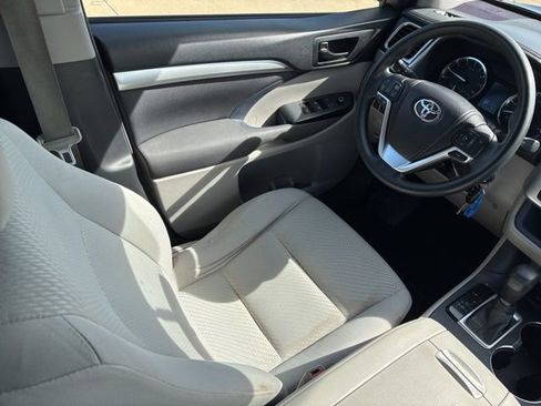 Used 2014 Toyota Highlander LE image 13