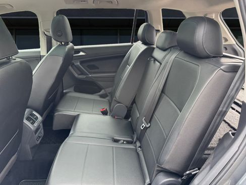 Used 2018 Volkswagen Tiguan SEL AWD/4WD image 11