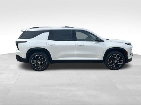 Used 2025 Chevrolet Traverse High Country image 8