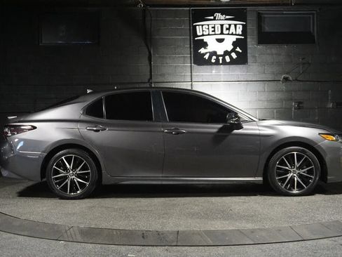 Used 2022 Toyota Camry SE FWD image 8