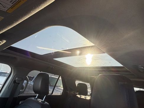 Used 2022 Ford Explorer Limited w/ Limited Technology Package image 19