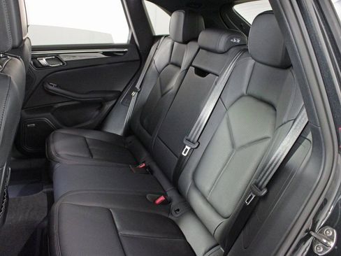 Certified 2025 Porsche Macan image 32