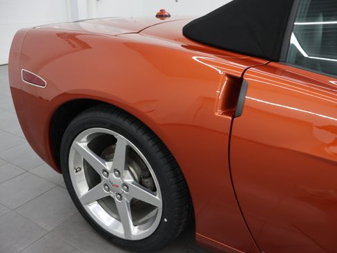 Used 2005 Chevrolet Corvette Convertible w/ Preferred Equipment Group RWD image 22
