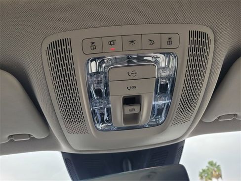 Used 2021 Mercedes-Benz GLB 250 4MATIC image 23