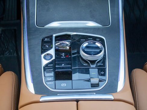 Used 2025 BMW X7 xDrive40i w/ Executive Package image 21