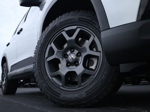 New 2025 Honda Pilot TrailSport image 3