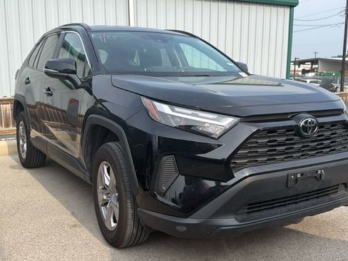Used 2025 Toyota RAV4 XLE FWD image 2