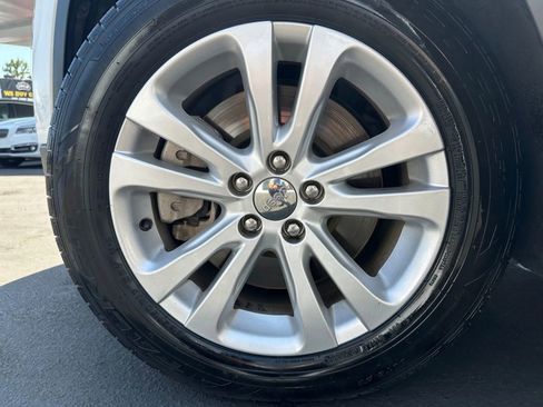 Used 2015 Jeep Cherokee Sport image 40