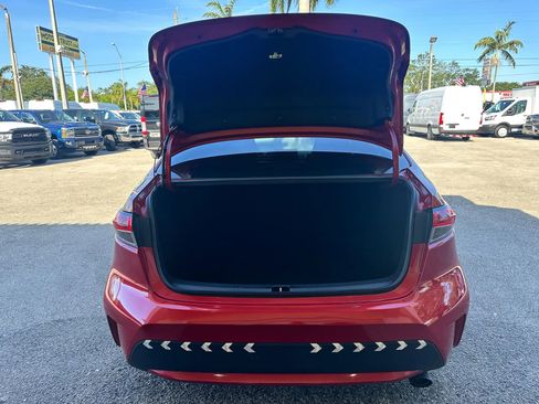 Used 2021 Toyota Corolla LE image 5