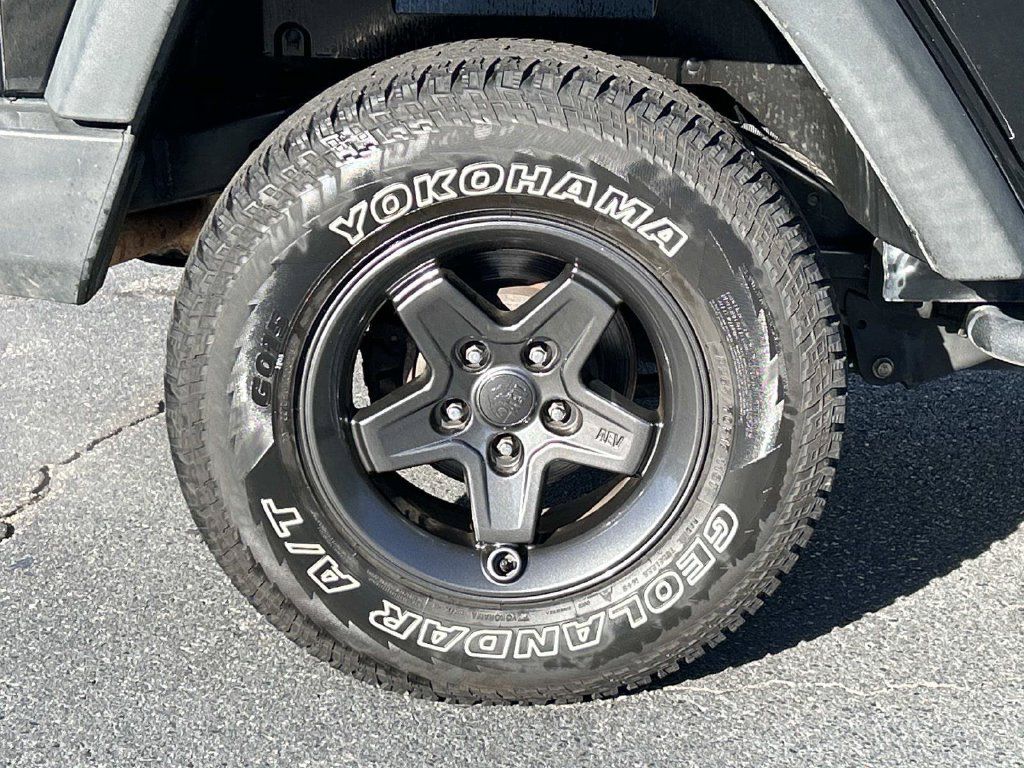 Used 2011 Jeep Wrangler Unlimited Sport w/ Trailer Tow Group AWD/4WD image 9