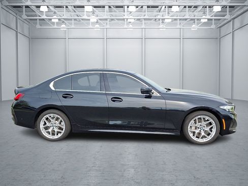 Used 2025 BMW 330i xDrive Sedan w/ M Sport Package AWD/4WD image 7