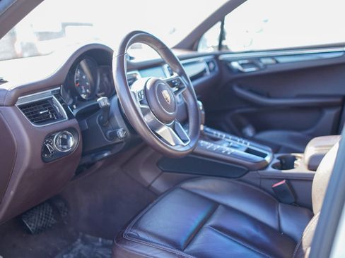 Used 2018 Porsche Macan AWD/4WD image 13