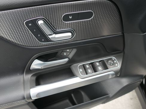 Used 2023 Mercedes-Benz GLB 250 4MATIC image 9