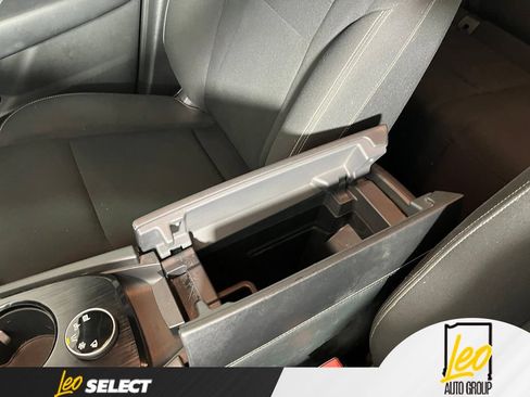 Used 2023 Nissan Rogue S AWD/4WD image 21