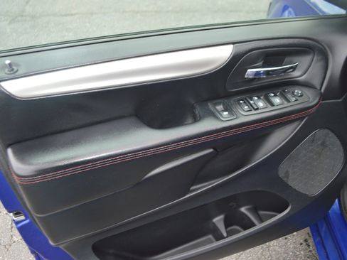 Used 2019 Dodge Grand Caravan GT FWD image 6