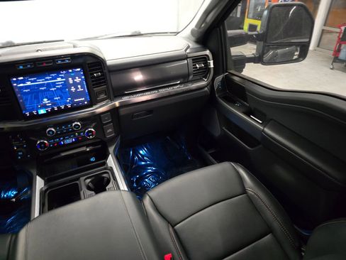 Used 2024 Ford F250 Lariat w/ Black Appearance Package AWD/4WD image 43