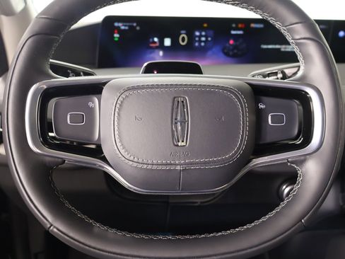 New 2026 Lincoln Navigator Premiere AWD/4WD image 3