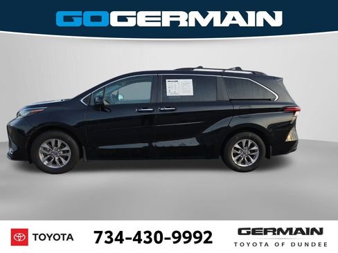 Used 2022 Toyota Sienna XLE image 11