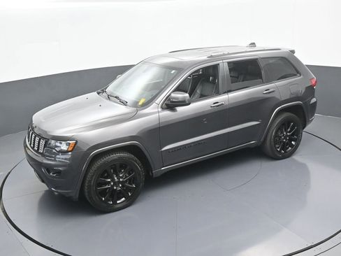 Used 2019 Jeep Grand Cherokee Altitude image 40