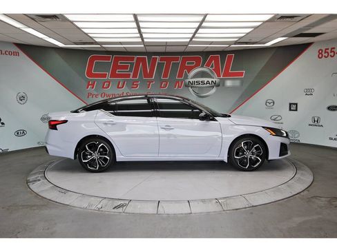 New 2026 Nissan Altima 2.5 SR w/ SR Premium Package FWD image 5