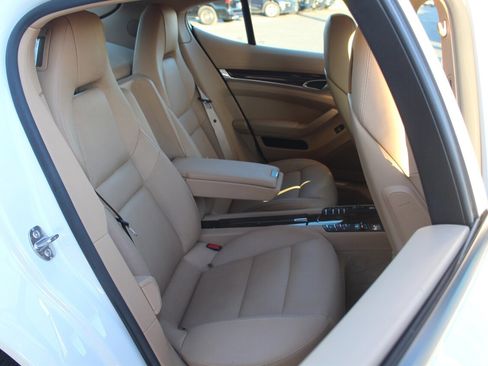 Used 2015 Porsche Panamera 4 image 18