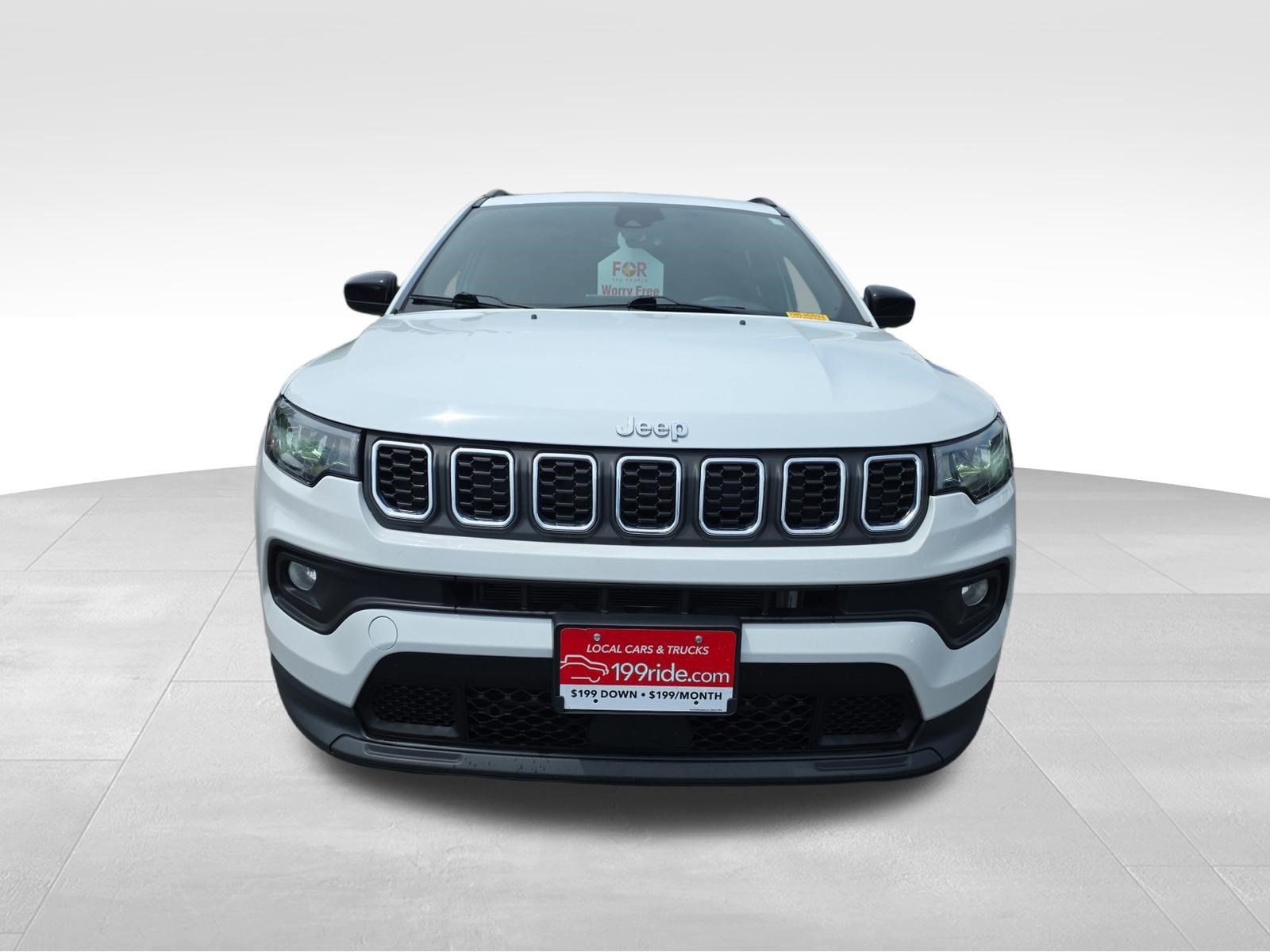 Used 2024 Jeep Compass Latitude AWD/4WD image 3