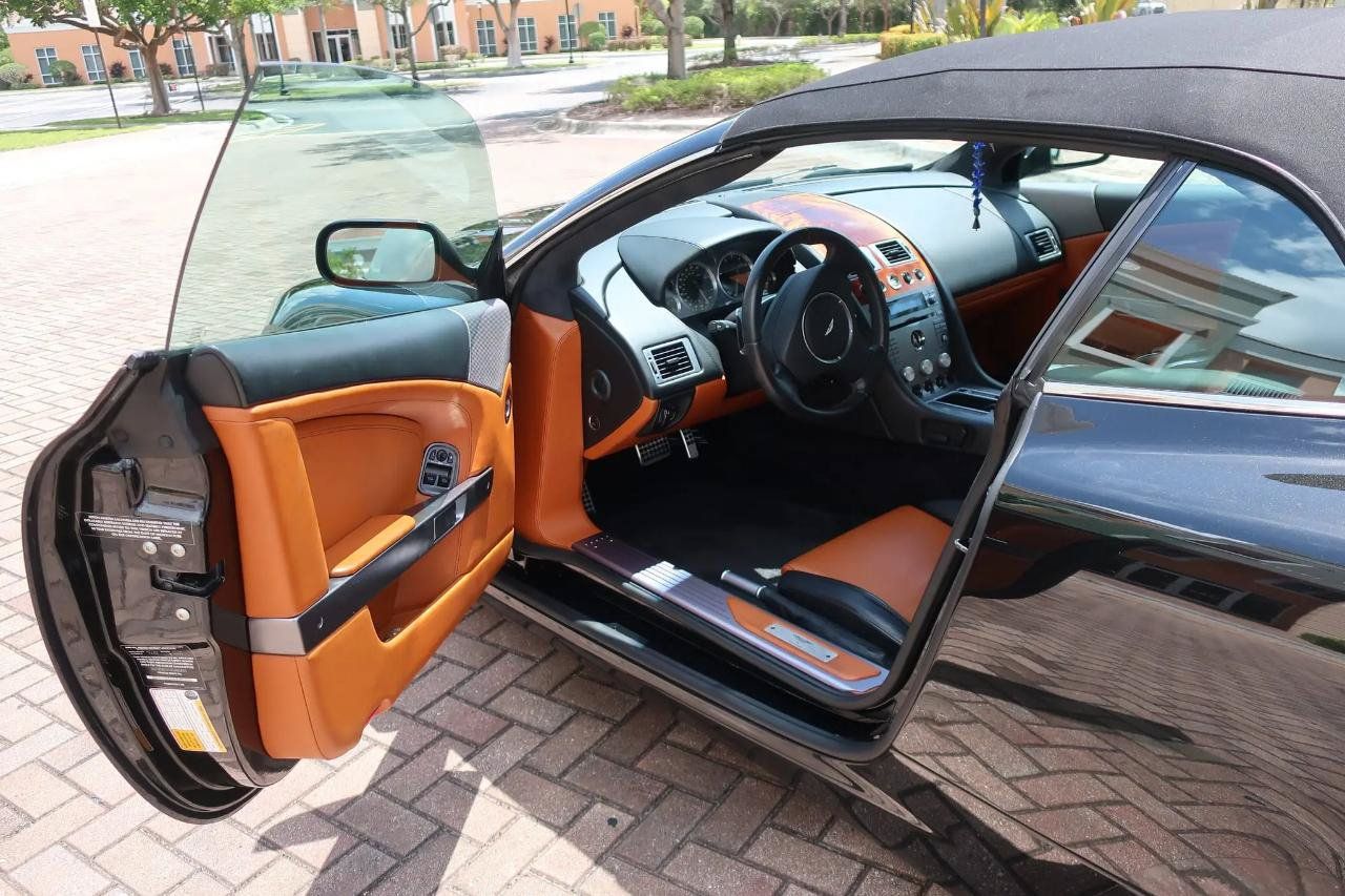 Used 2006 Aston Martin DB9 Volante RWD image 8