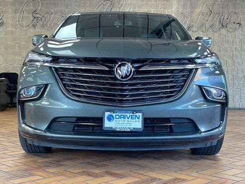 Used 2023 Buick Enclave Essence AWD/4WD image 3