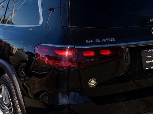 Used 2025 Mercedes-Benz GLS 450 4MATIC image 40