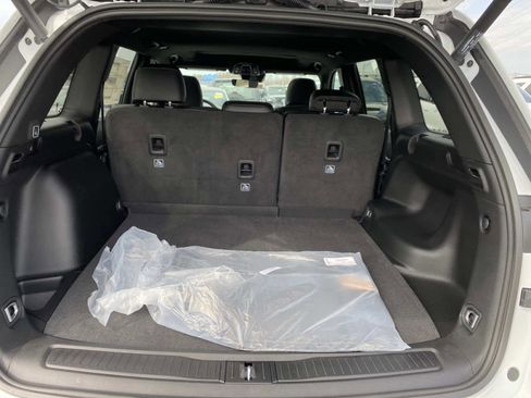 New 2026 Jeep Grand Cherokee Altitude image 4