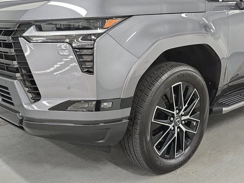 Used 2024 Lexus GX 550 w/ Accessory Package (2T) AWD/4WD image 11