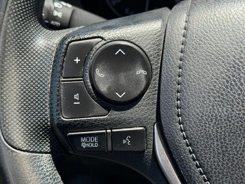 Used 2018 Toyota RAV4 LE FWD image 13