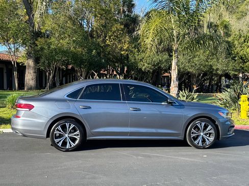 Used 2022 Volkswagen Passat 2.0T SE image 5