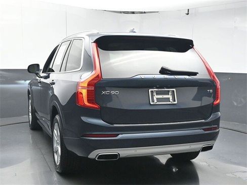 Used 2021 Volvo XC90 T5 Momentum w/ Climate Package image 6
