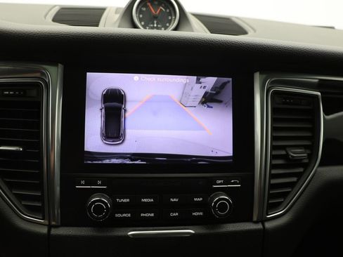 Used 2018 Porsche Macan AWD/4WD image 23