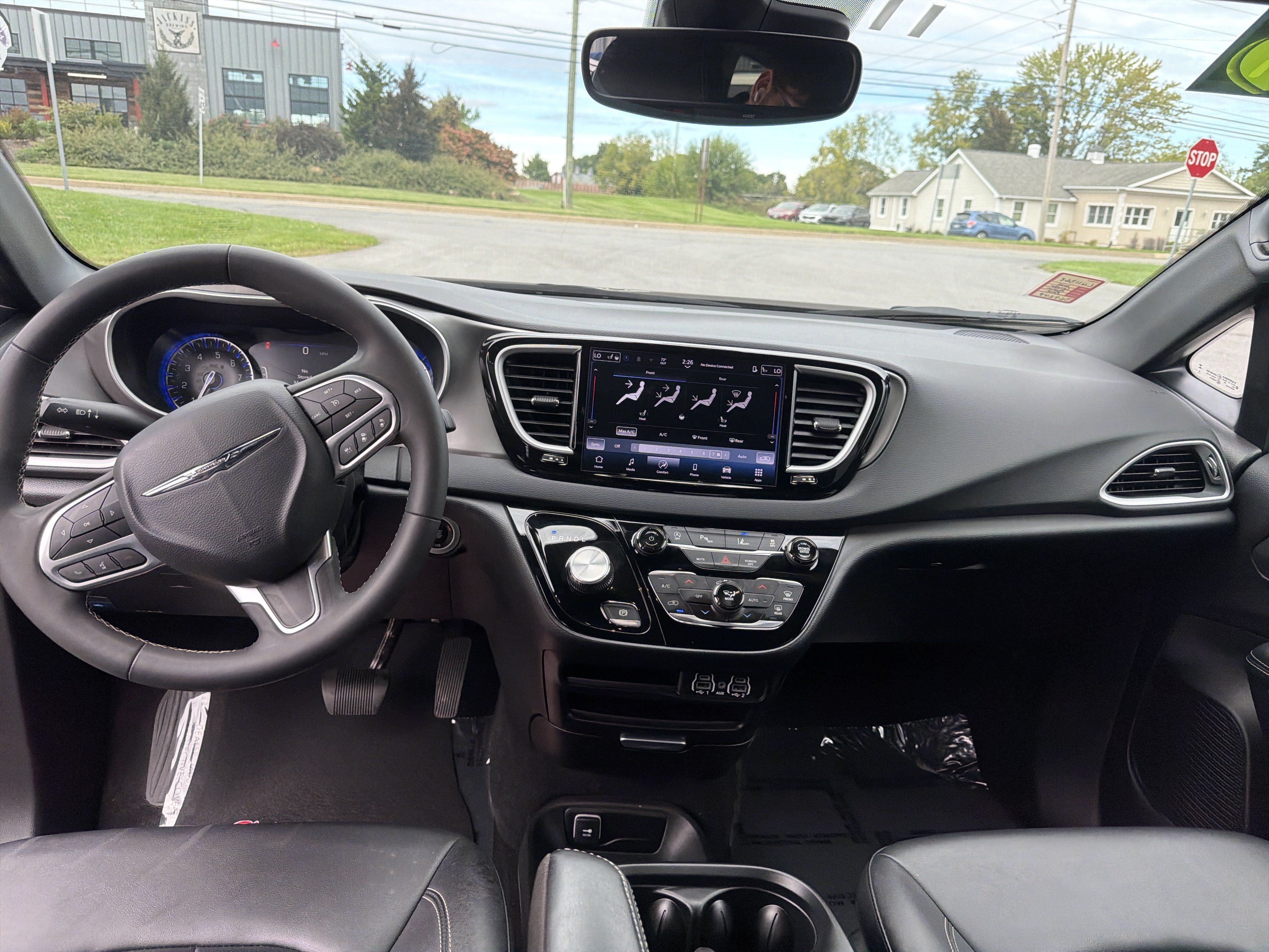 Used 2025 Chrysler Pacifica Select FWD image 15