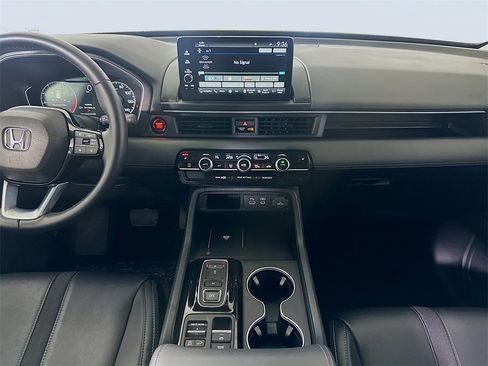 Used 2025 Honda Pilot Touring image 19