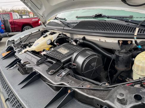 Used 2016 Chevrolet Express 2500 RWD image 28