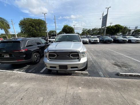 Used 2018 RAM 1500 Classic SLT AWD/4WD image 22