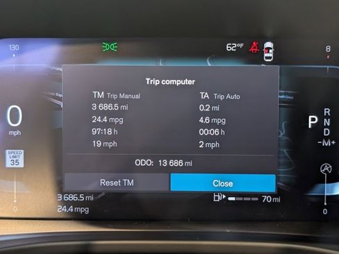 Used 2024 Volvo XC40 B5 Plus image 19