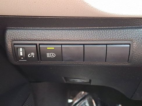 Used 2020 Toyota Corolla LE image 24