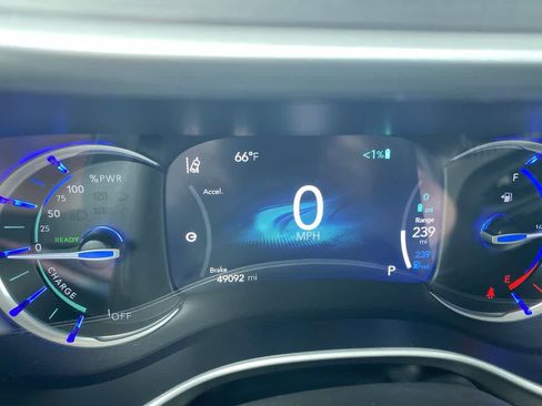 Used 2024 Chrysler Pacifica Select image 15