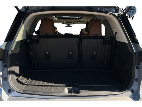 Used 2025 Nissan Pathfinder Platinum FWD image 37