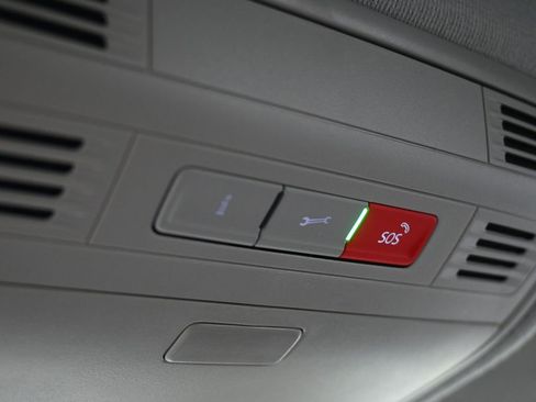 Used 2023 Volkswagen Tiguan SE image 22